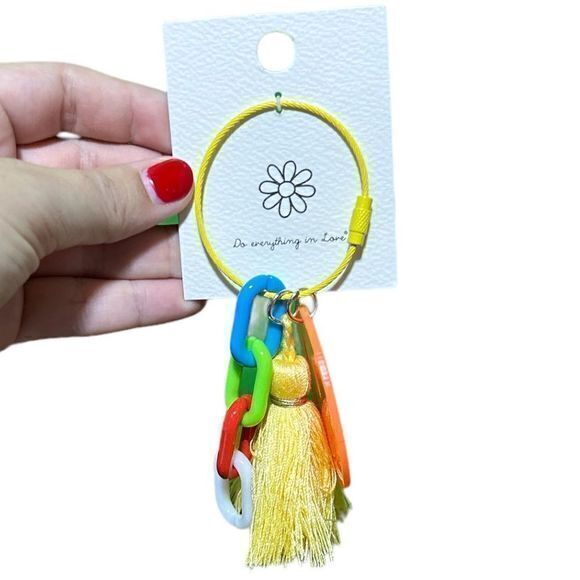NWT Do‎ Everything In Love Smiley Face Keychain - Picture 1 of 3